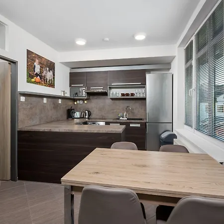 Apartma Sungarden דירה ליברץ