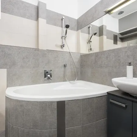 Apartma Sungarden شقة *
